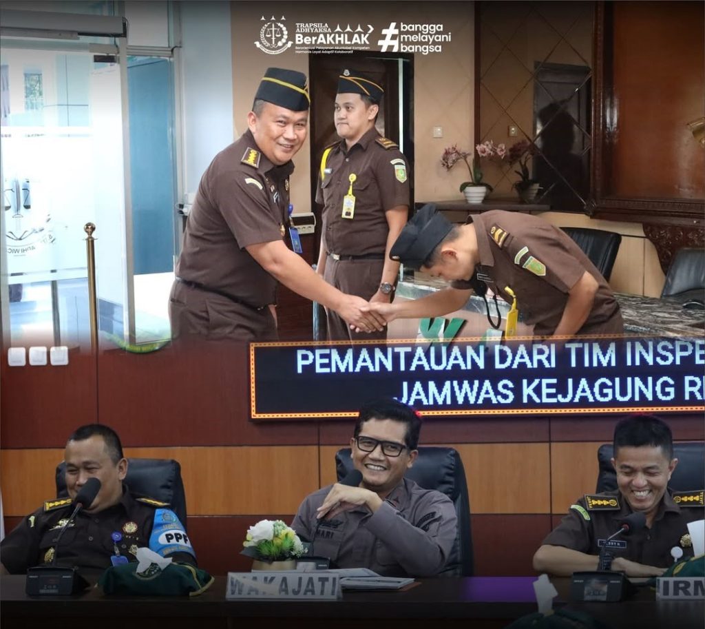 KEJATI-JATIM-SAMBUT-INSPEKSI-PEMANTAUAN-TIM-INSPEKTUR-II-JAMWAS-KOMITMEN-JAGA-PROFESIONALISME-D-1024x913-1